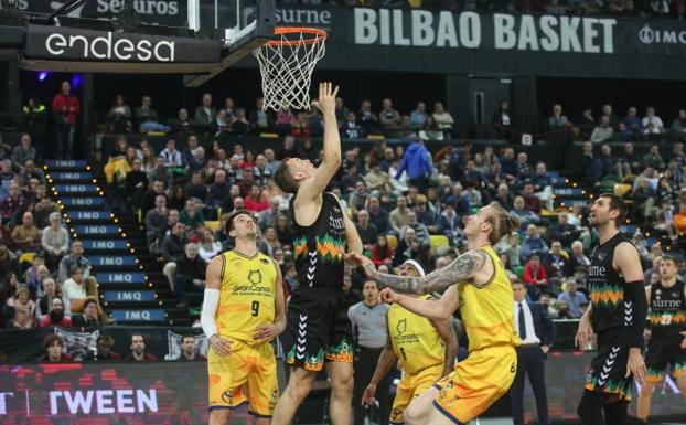 El Bilbao Basket consigue una victoria conquistada con el corazón